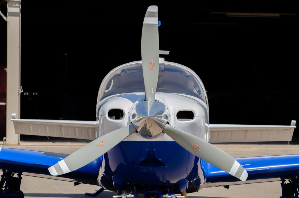 flight-6659533_1920